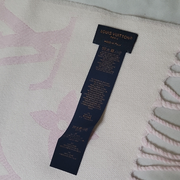 Louis Vuitton Light Pink Monogram Reversible Shawl Scarf - Picture 4 of 4